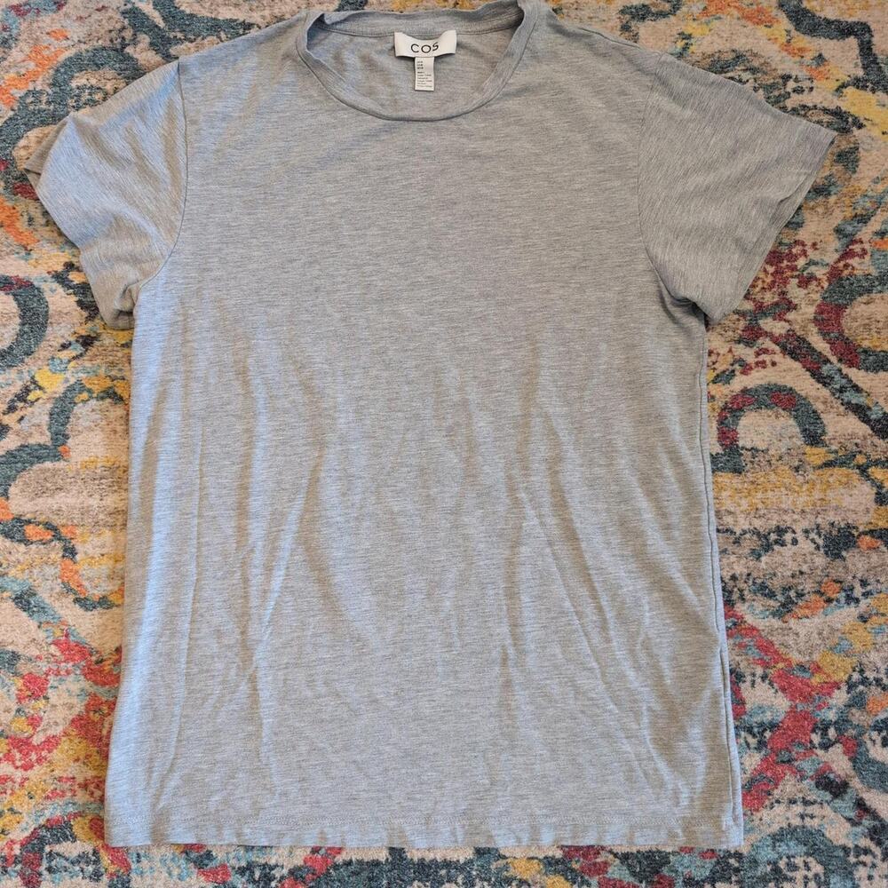 COS gray crew neck tee size medium